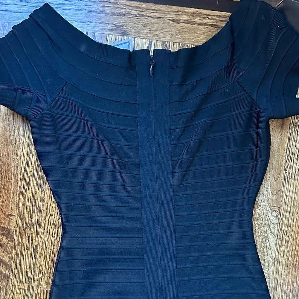 Elegant Herve leger Black Bodycon Carmen Dress size Medium; like new worn once - Picture 4 of 4